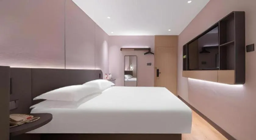 Bed in Jinjiang Inn Quanzhou West Street Kaiyuan Temple