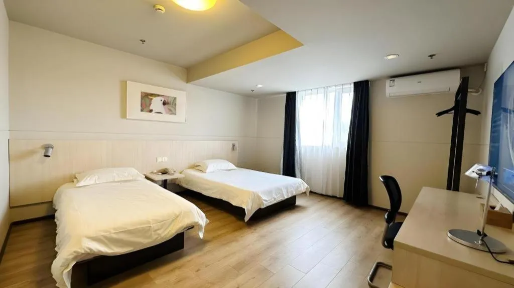 Bed in Jinjiang Inn Quanzhou West Street Kaiyuan Temple