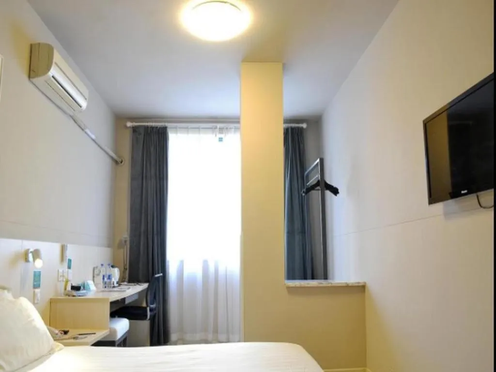 Bed in Jinjiang Inn Nanjing Xinjiekou