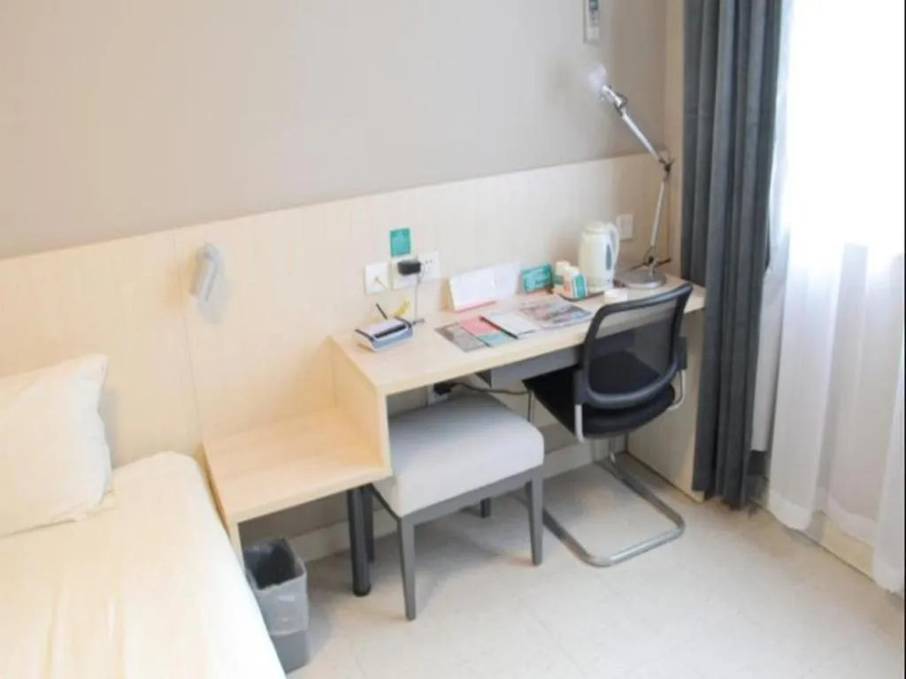 Bed in Jinjiang Inn Nanjing Xinjiekou