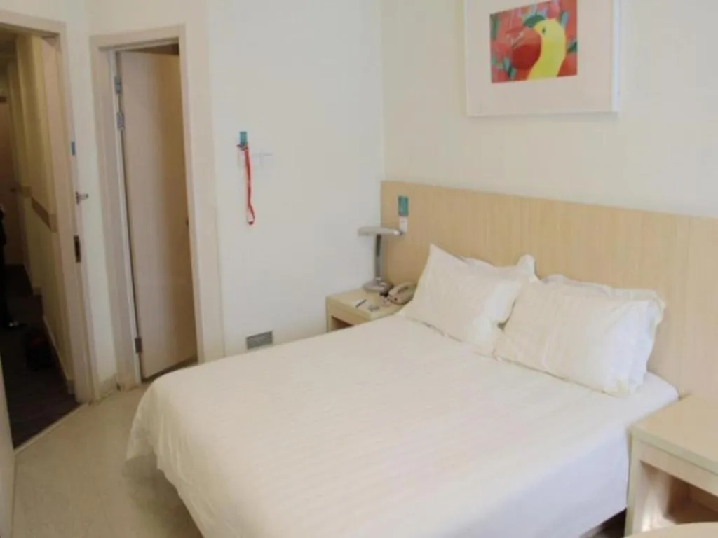 Bed in Jinjiang Inn Nanjing Xinjiekou