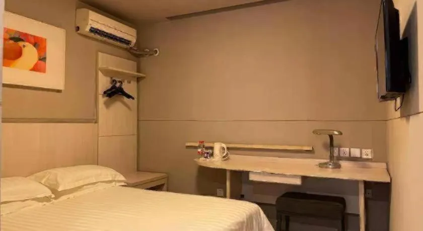 Bed in Jinjiang Inn Wuhan Huanghelou Fuxing Road Metro Station