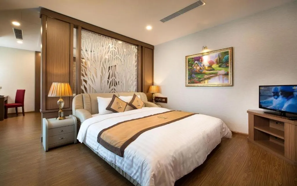 Bed in Royal Palace Hotel