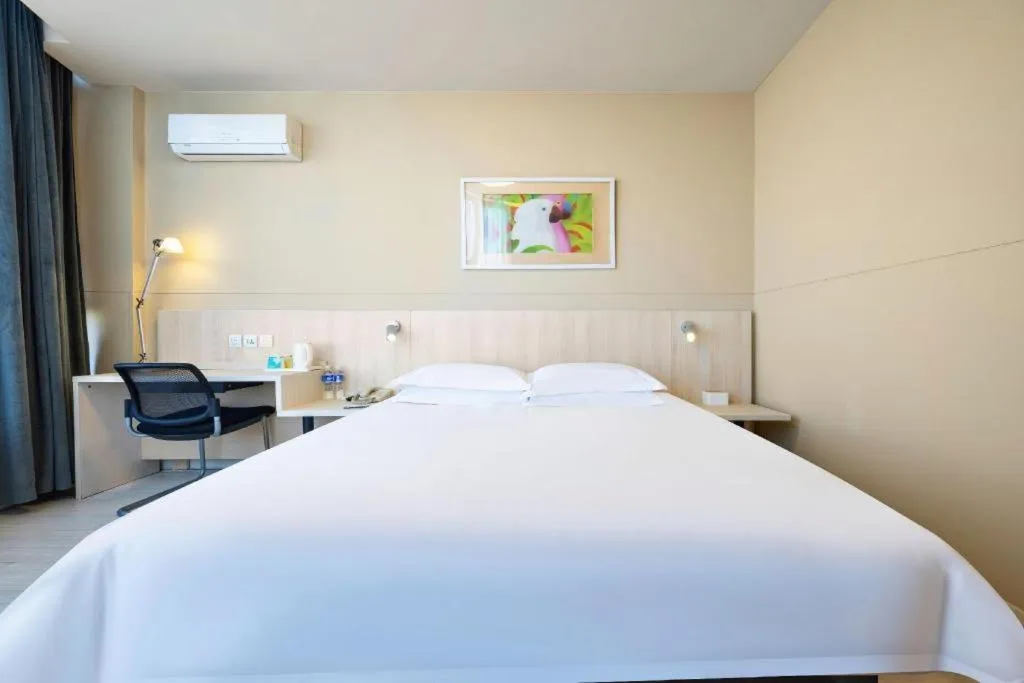 Bed in JinJiang Inn Datong Pingchengqiao