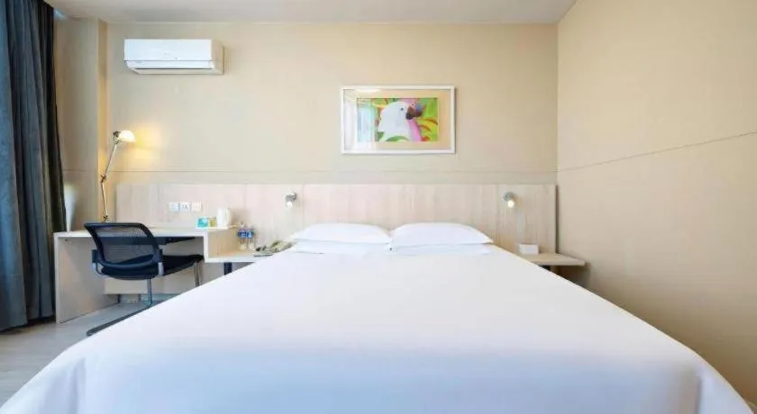 Bed in JinJiang Inn Datong Pingchengqiao