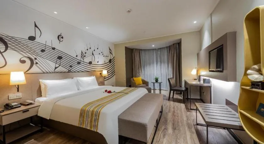 Bed in Home Inn Plus Shanghai Pudong Airport Chuansha Branch