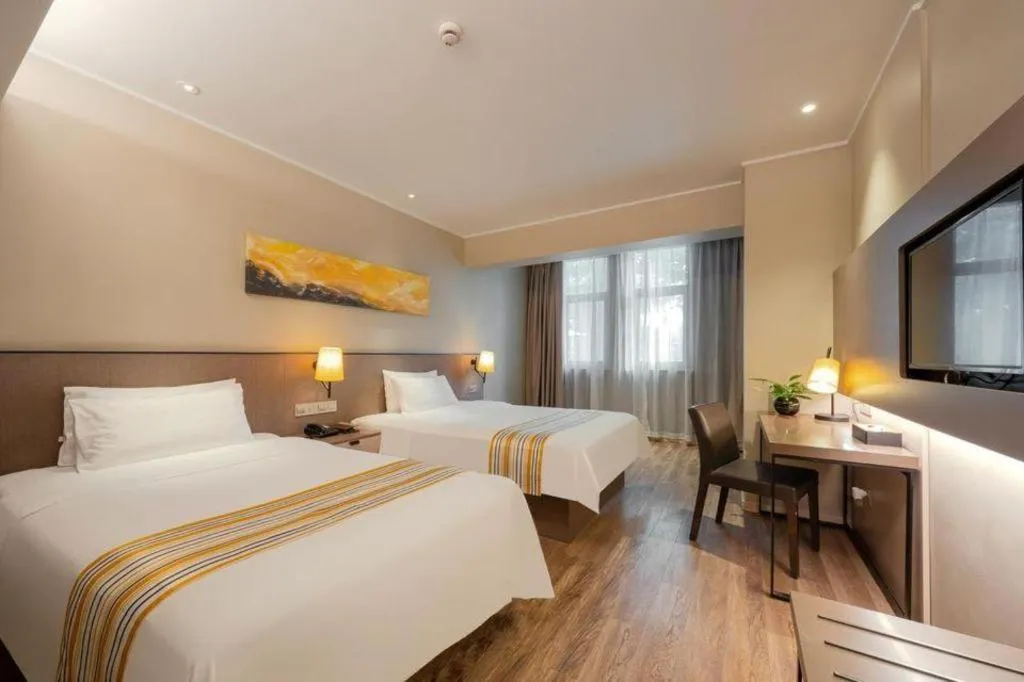 Bed in Home Inn Plus Shanghai Pudong Airport Chuansha Branch