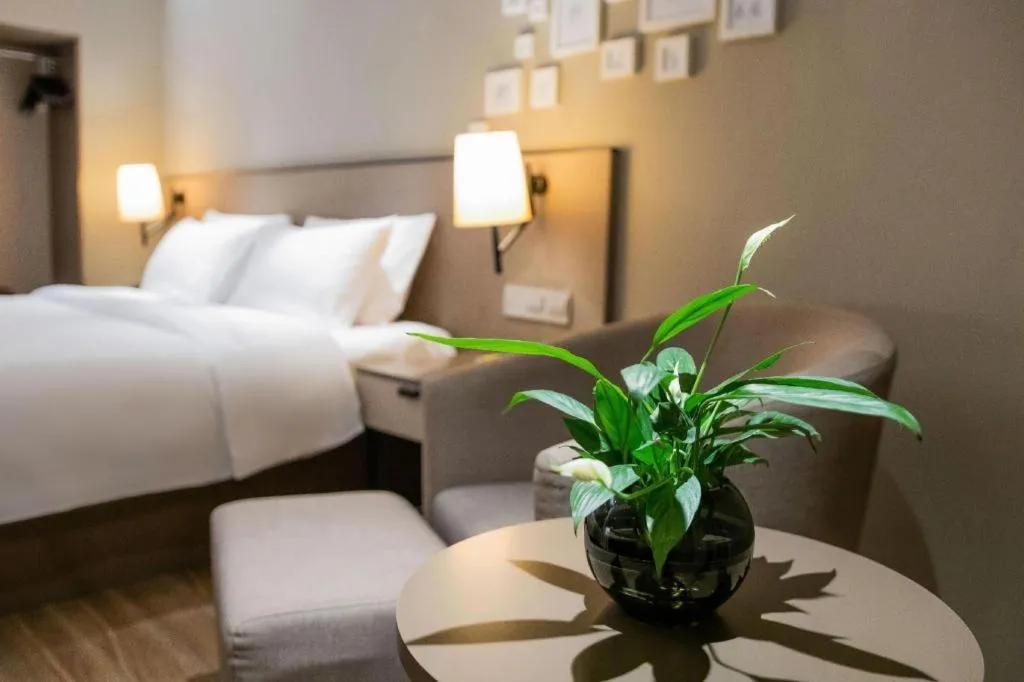 Bed in Home Inn Plus Shanghai Pudong Airport Chuansha Branch