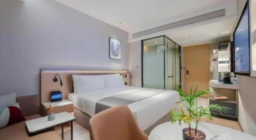 Bed in Home Inn Plus Shanghai Pudong Airport Chuansha Branch