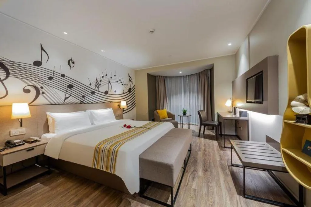 Bed in Home Inn Plus Shanghai Pudong Airport Chuansha Branch