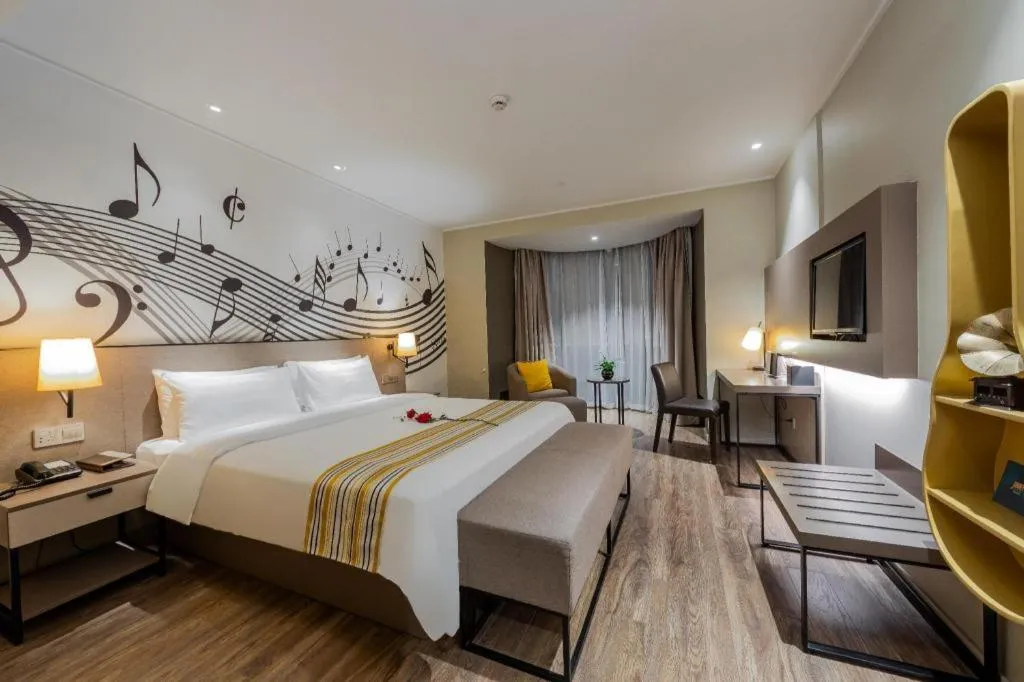 Bed in Home Inn Plus Shanghai Pudong Airport Chuansha Branch