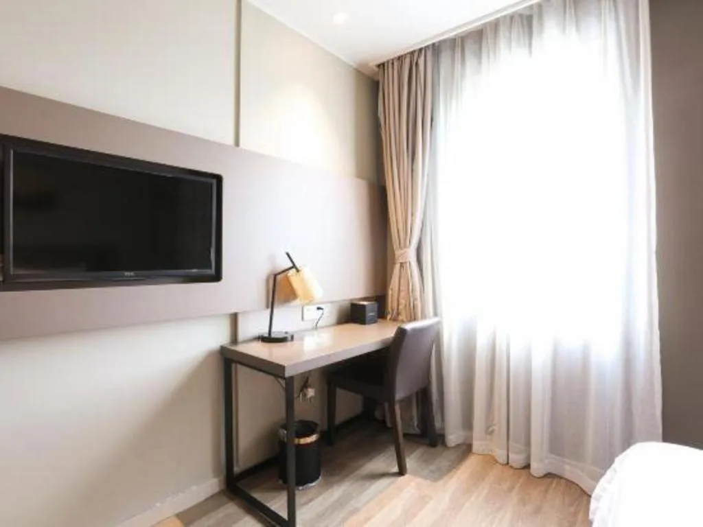 Bed in Home Inn Plus Shanghai Pudong Airport Chuansha Branch