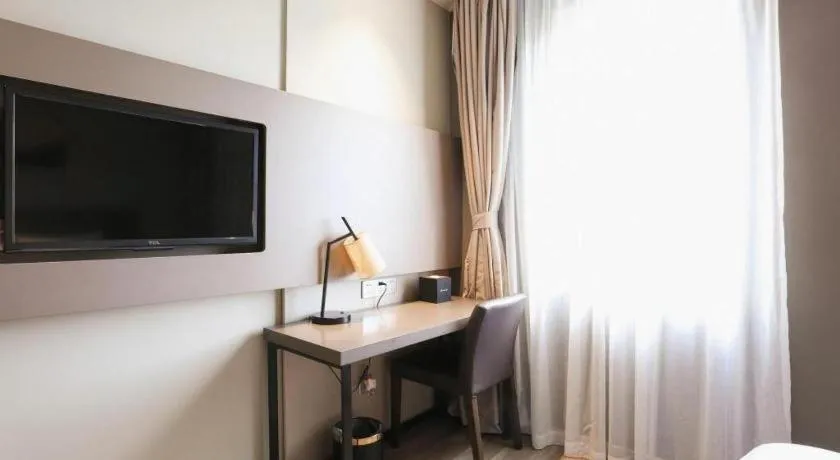 Bed in Home Inn Plus Shanghai Pudong Airport Chuansha Branch