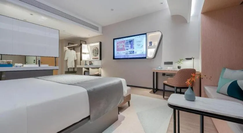 Bed in Home Inn Plus Shanghai Pudong Airport Chuansha Branch