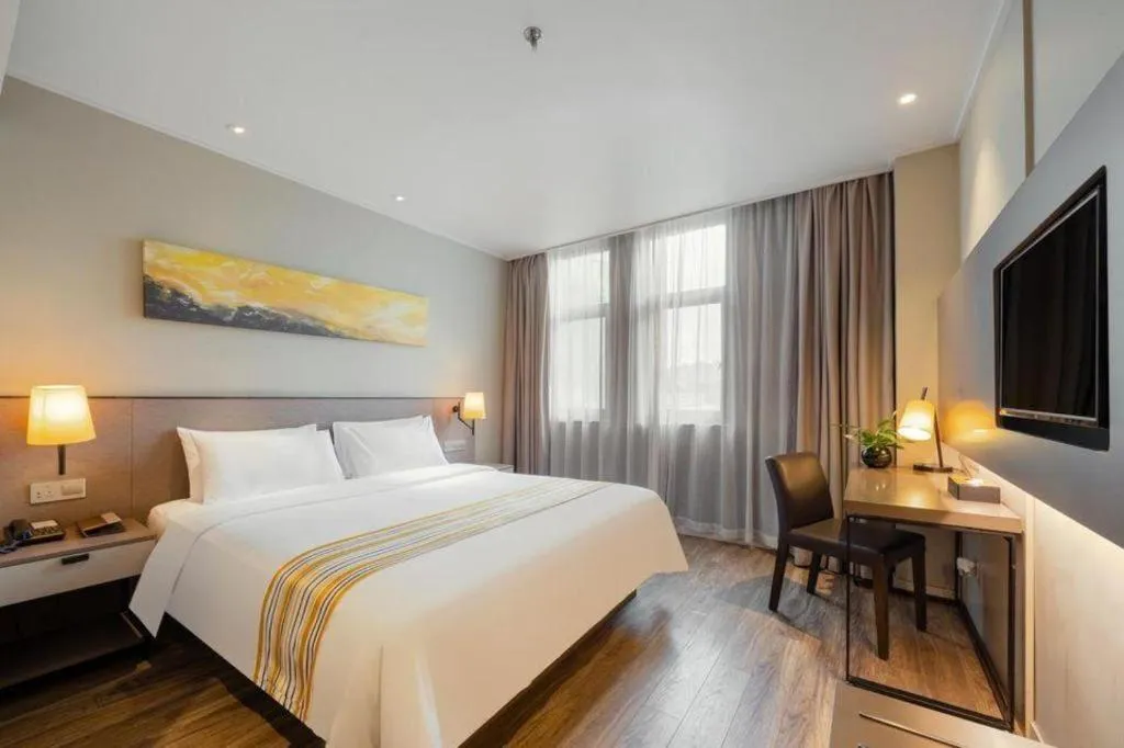 Bed in Home Inn Plus Shanghai Pudong Airport Chuansha Branch