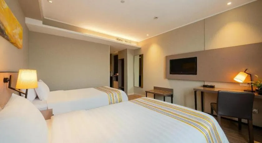 Bed in Home Inn Plus Shanghai Pudong Airport Chuansha Branch