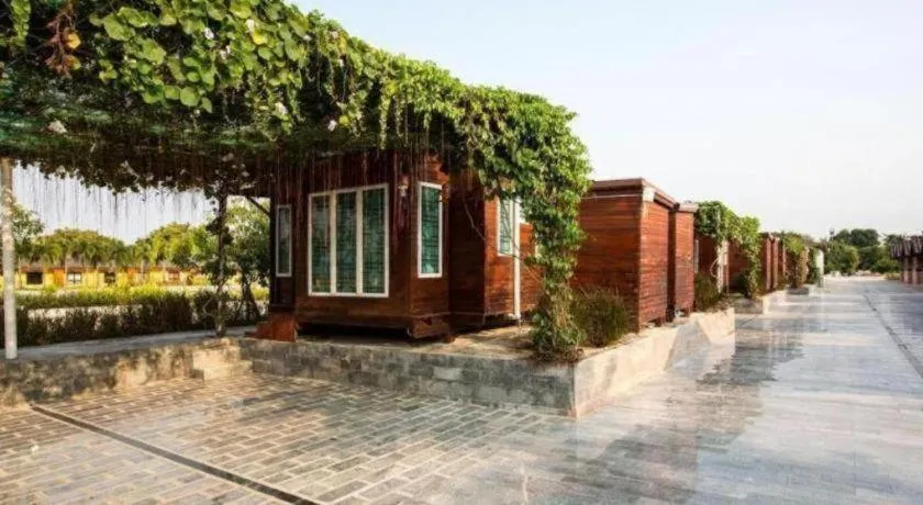 Prew Lom Chom Nam Resort