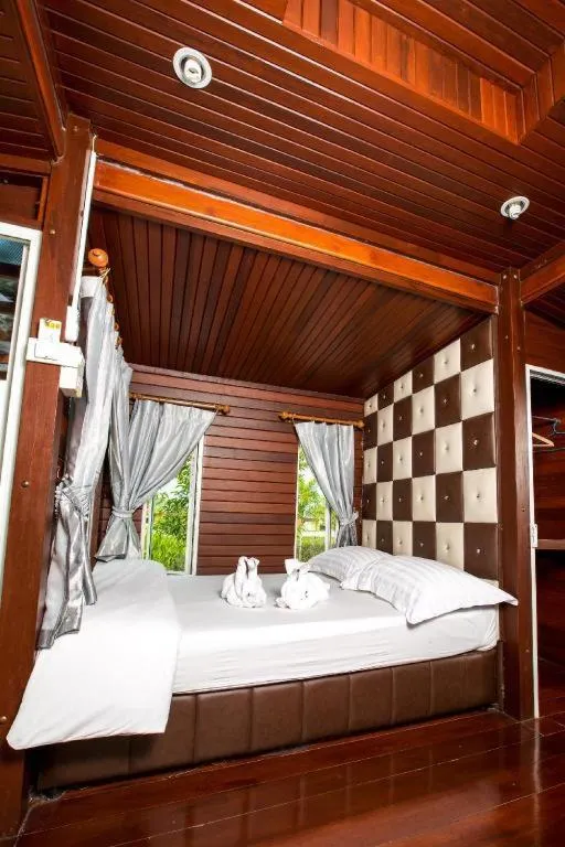 Bed in Prew Lom Chom Nam Resort