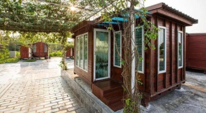 Prew Lom Chom Nam Resort