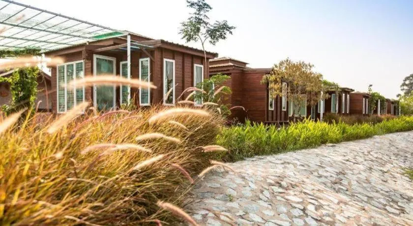 Prew Lom Chom Nam Resort