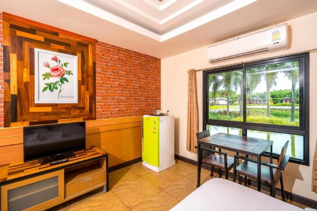 Prew Lom Chom Nam Resort