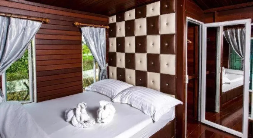 Bed in Prew Lom Chom Nam Resort