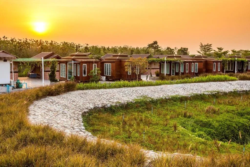 Prew Lom Chom Nam Resort