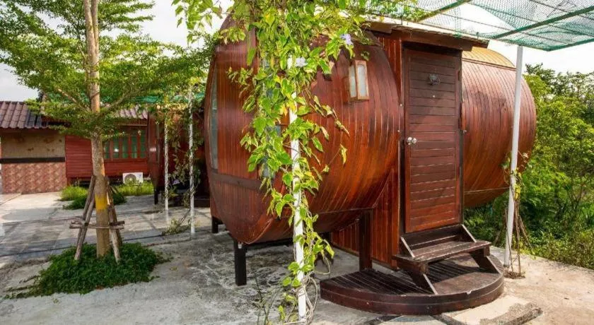 Prew Lom Chom Nam Resort