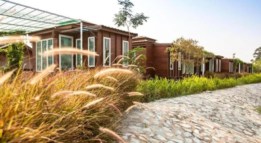 Prew Lom Chom Nam Resort