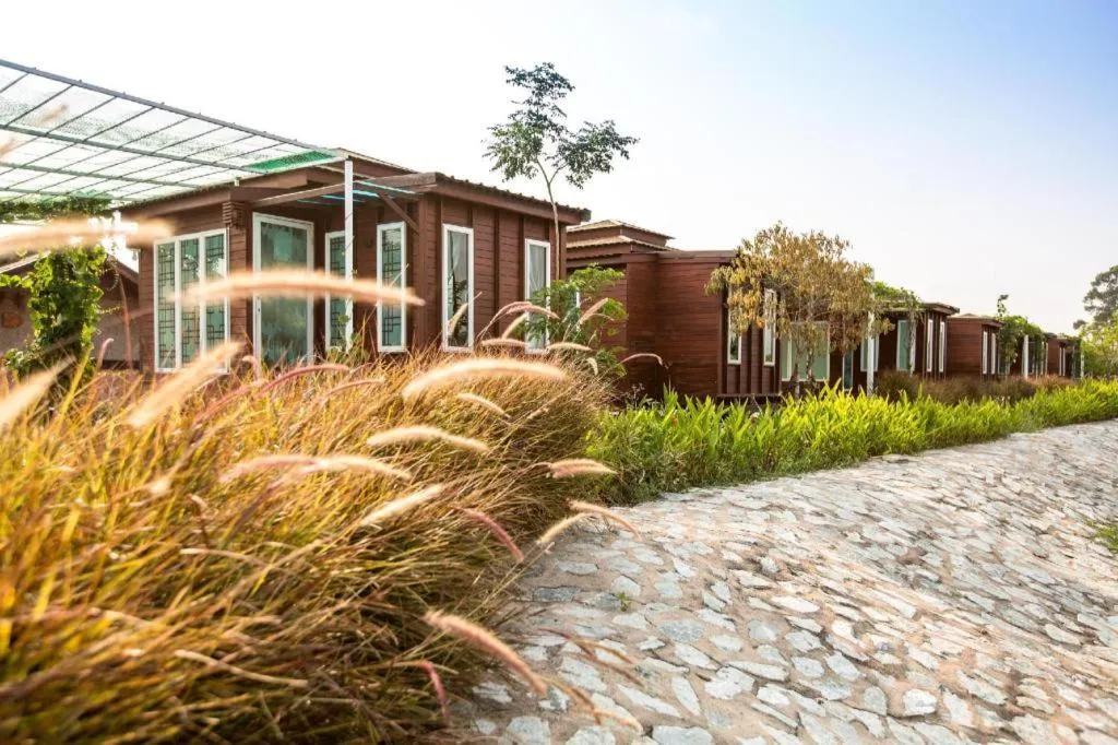 Prew Lom Chom Nam Resort