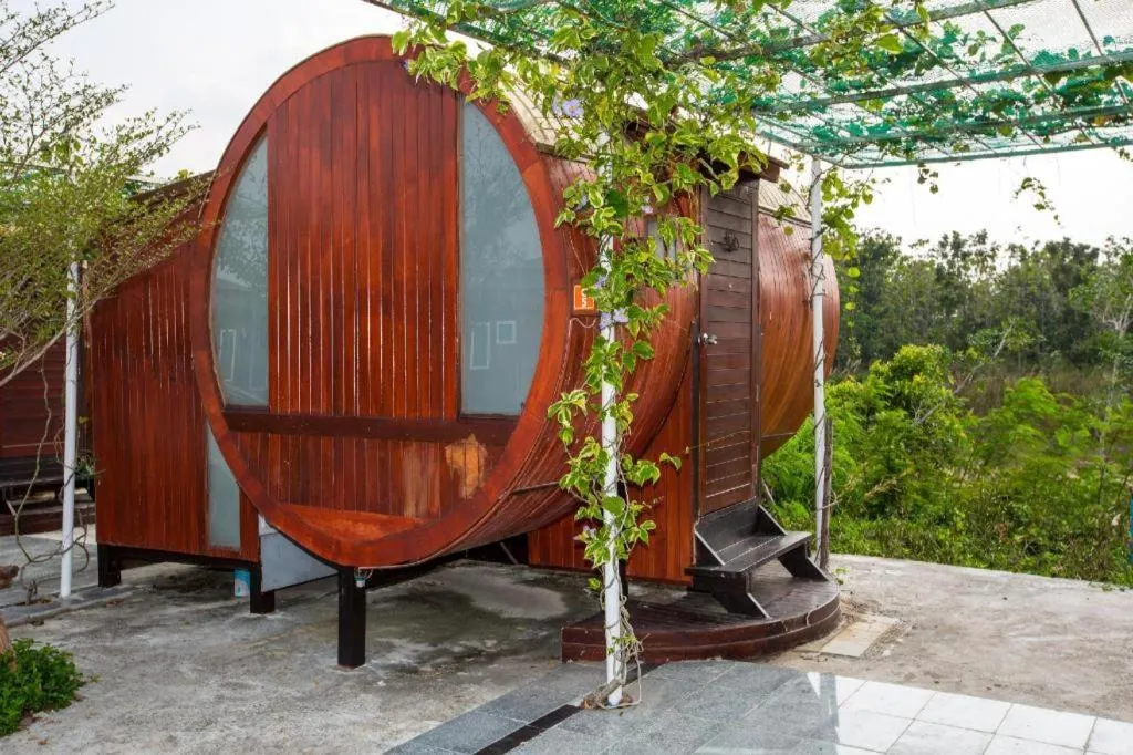 Prew Lom Chom Nam Resort