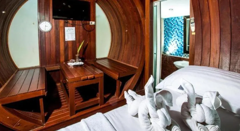 Bed in Prew Lom Chom Nam Resort