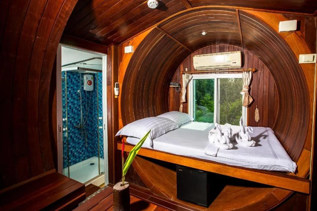 Bed in Prew Lom Chom Nam Resort