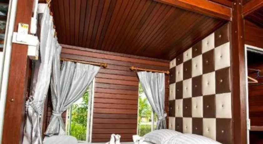 Prew Lom Chom Nam Resort