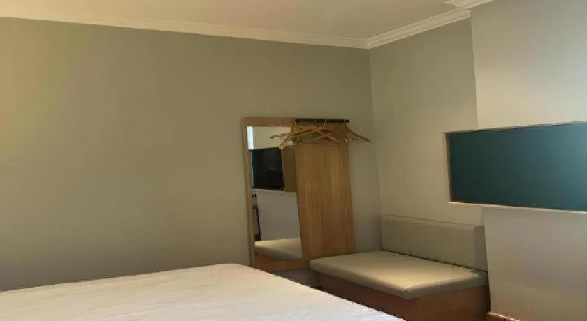 Bed in GreenTree Inn Shanghai Hongqiao Hub Convention Center Jinghua Road Shell Hotel