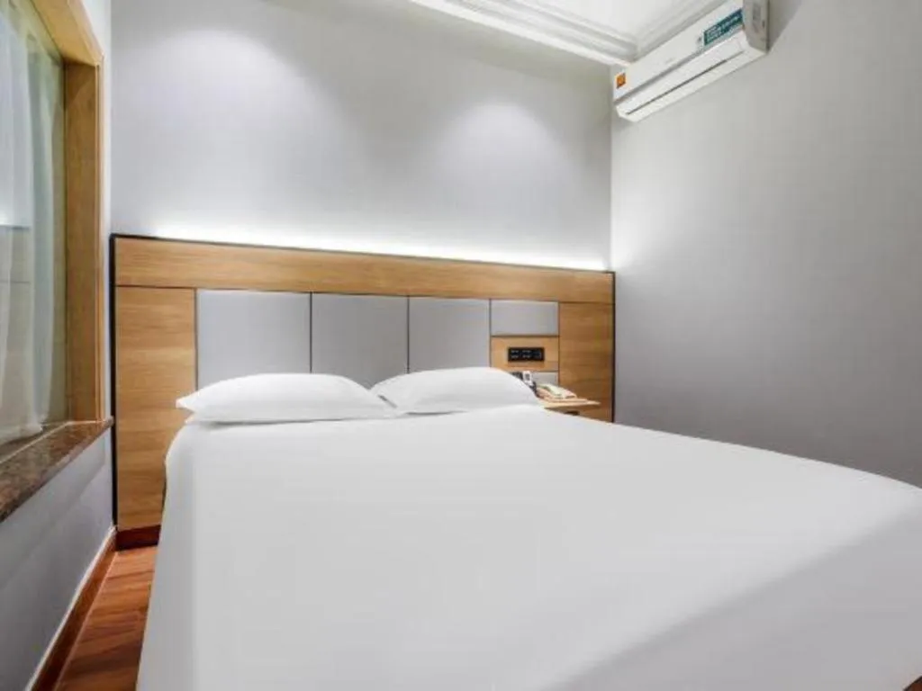Bed in GreenTree Inn Shanghai Hongqiao Hub Convention Center Jinghua Road Shell Hotel