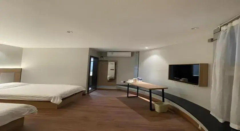Bed in GreenTree Inn Shanghai Hongqiao Hub Convention Center Jinghua Road Shell Hotel Bed in GreenTree Inn Shanghai Hongqiao Hub Convention Center Jinghua Road Shell Hotel