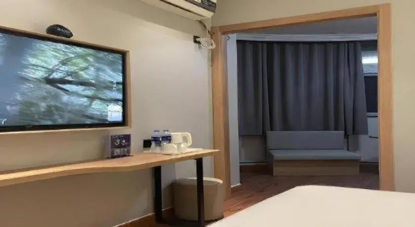 Bed in GreenTree Inn Shanghai Hongqiao Hub Convention Center Jinghua Road Shell Hotel Bed in GreenTree Inn Shanghai Hongqiao Hub Convention Center Jinghua Road Shell Hotel