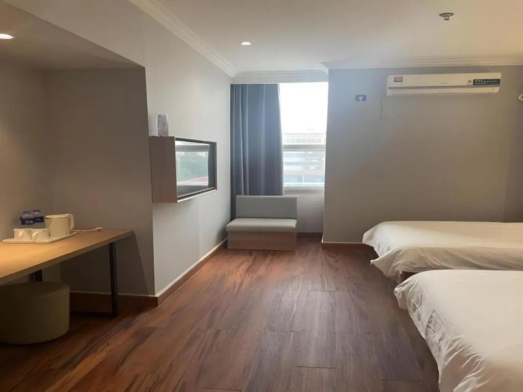 Bed in GreenTree Inn Shanghai Hongqiao Hub Convention Center Jinghua Road Shell Hotel