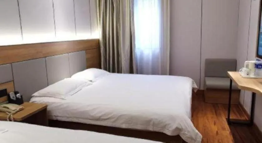 Bed in GreenTree Inn Shanghai Hongqiao Hub Convention Center Jinghua Road Shell Hotel