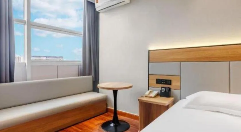 Bed in GreenTree Inn Shanghai Hongqiao Hub Convention Center Jinghua Road Shell Hotel