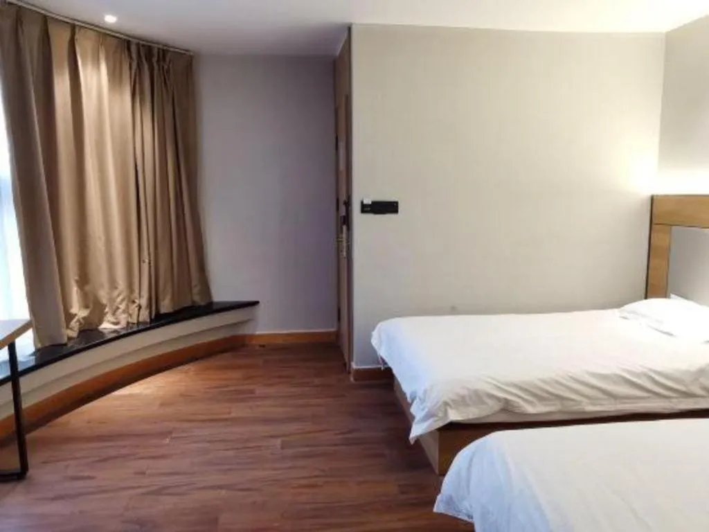 Bed in GreenTree Inn Shanghai Hongqiao Hub Convention Center Jinghua Road Shell Hotel