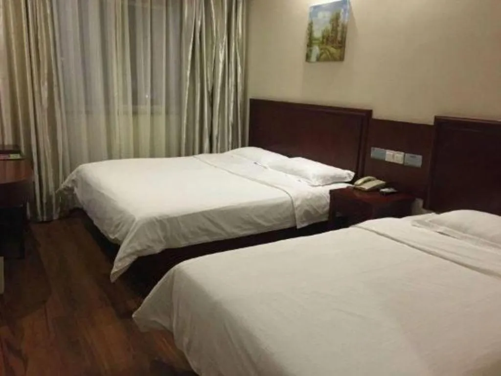 Bed in GreenTree Inn Shanghai Hongqiao Hub Convention Center Jinghua Road Shell Hotel