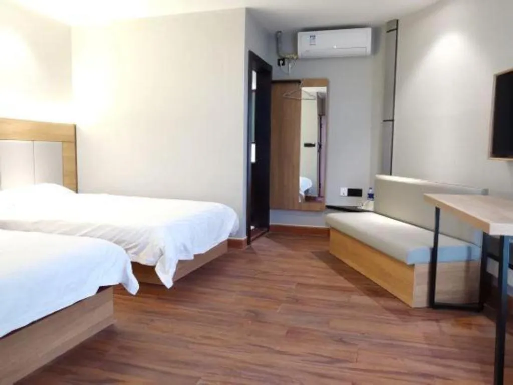 Bed in GreenTree Inn Shanghai Hongqiao Hub Convention Center Jinghua Road Shell Hotel