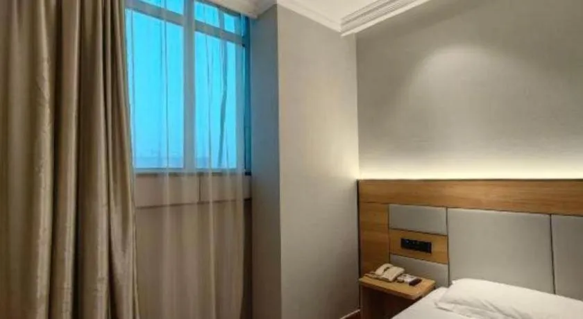 Bed in GreenTree Inn Shanghai Hongqiao Hub Convention Center Jinghua Road Shell Hotel