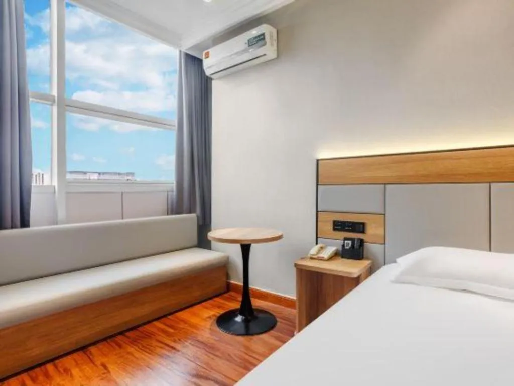 Bed in GreenTree Inn Shanghai Hongqiao Hub Convention Center Jinghua Road Shell Hotel