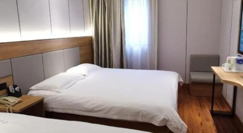 Bed in GreenTree Inn Shanghai Hongqiao Hub Convention Center Jinghua Road Shell Hotel
