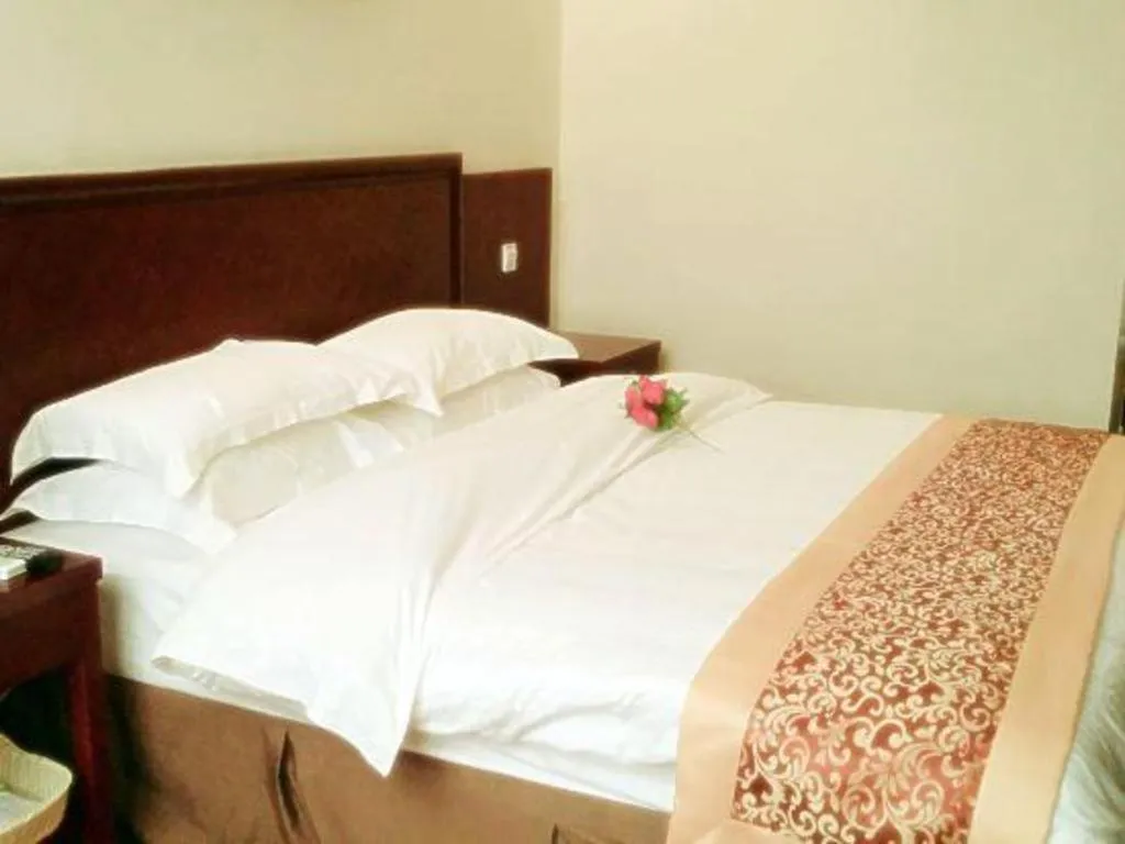 Bed in GreenTree Inn Shanghai Hongqiao Hub Convention Center Jinghua Road Shell Hotel