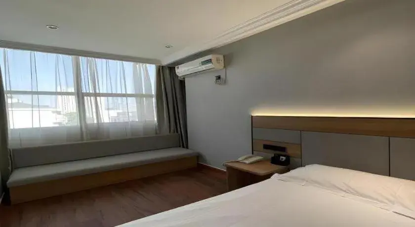 Bed in GreenTree Inn Shanghai Hongqiao Hub Convention Center Jinghua Road Shell Hotel Bed in GreenTree Inn Shanghai Hongqiao Hub Convention Center Jinghua Road Shell Hotel