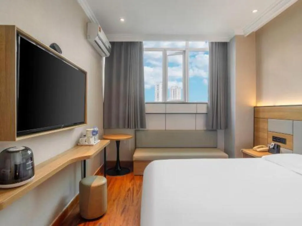 Bed in GreenTree Inn Shanghai Hongqiao Hub Convention Center Jinghua Road Shell Hotel